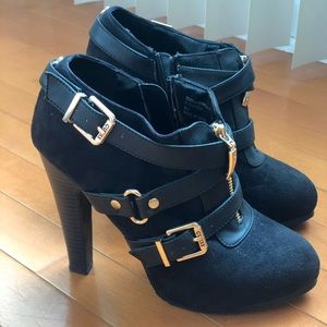 Guess black boots